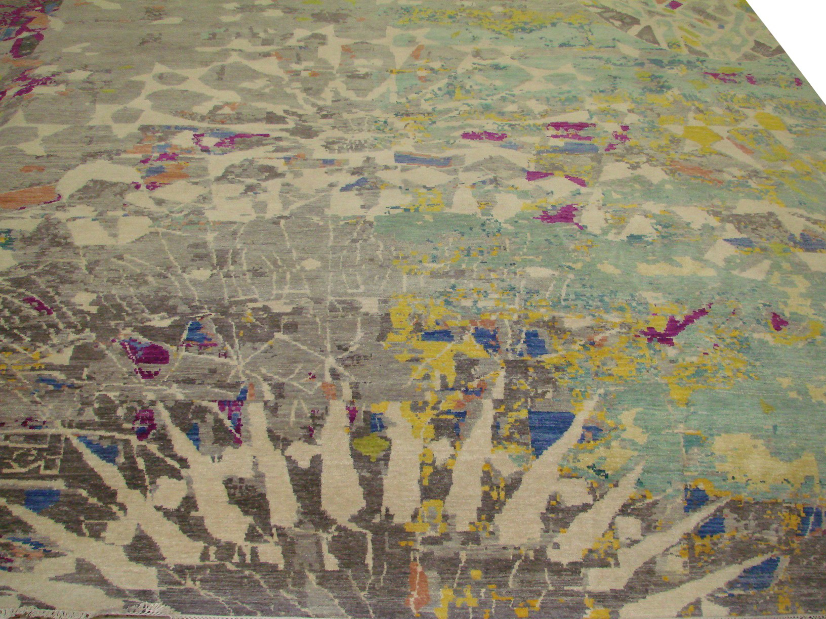 Contemporary Rugs & Transitional Rugs Jankat 022088 Lt. Grey - Grey & Multi Hand Knotted Rug