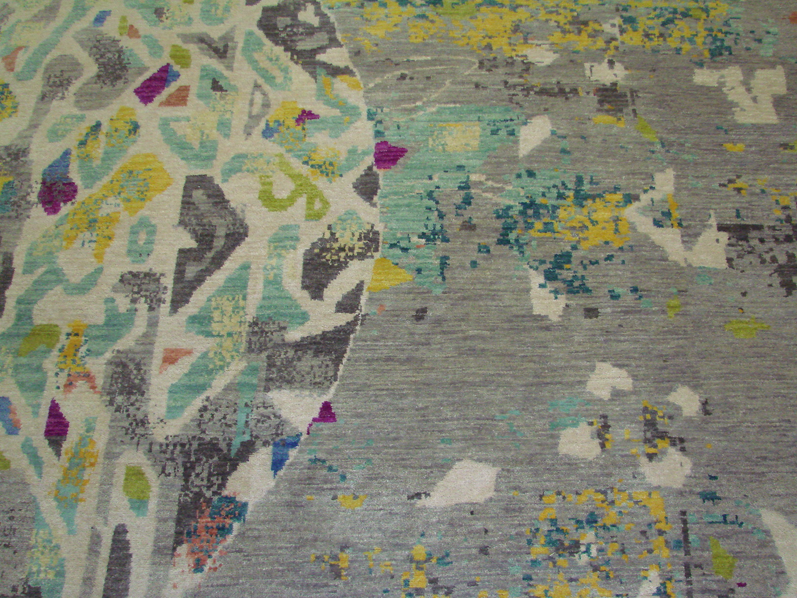 Contemporary Rugs & Transitional Rugs Jankat 022088 Lt. Grey - Grey & Multi Hand Knotted Rug