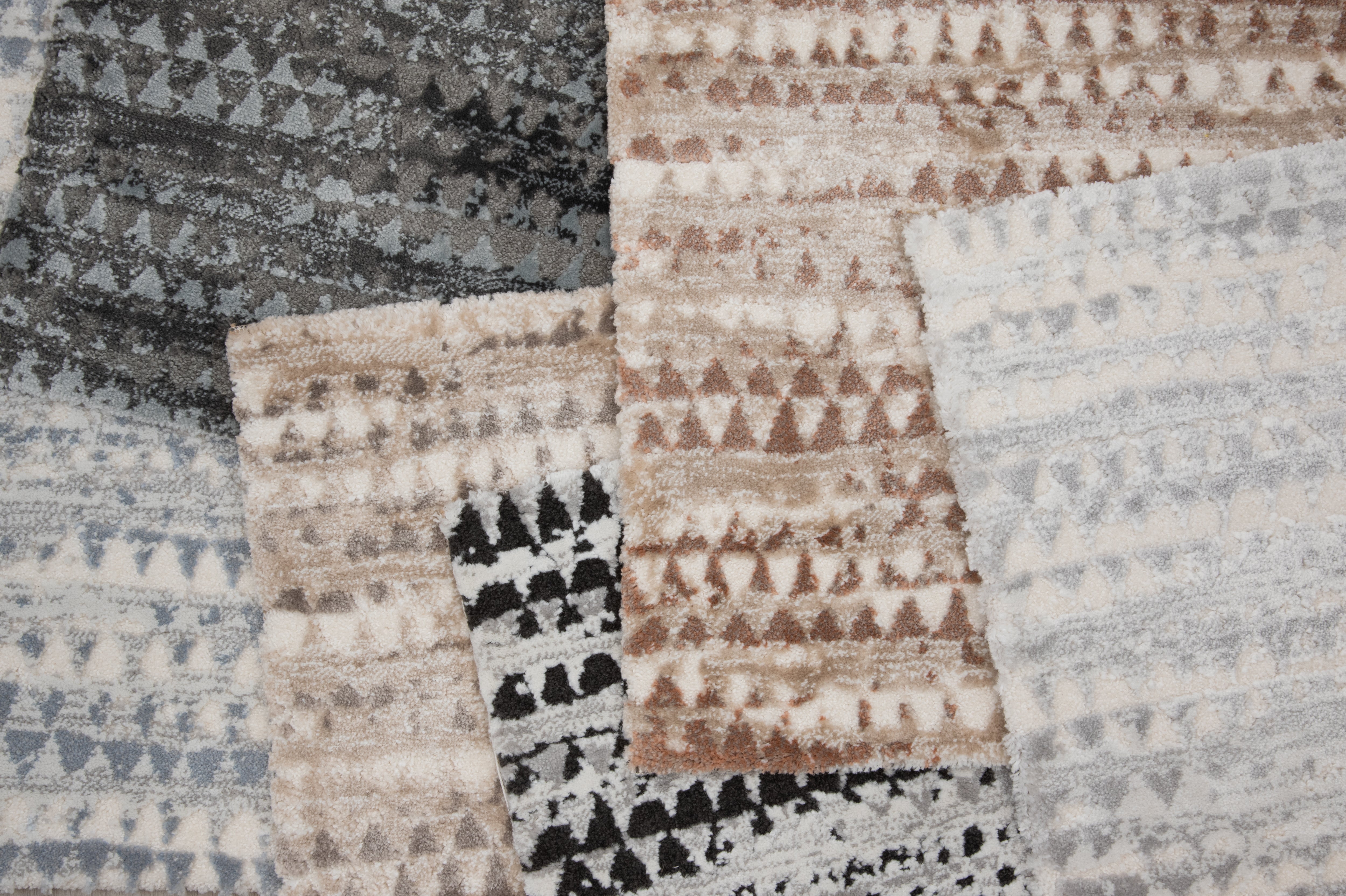 Custom Rugs, Runners & Rounds Giabella Chrome Lt. Grey - Grey Machine Made Rug