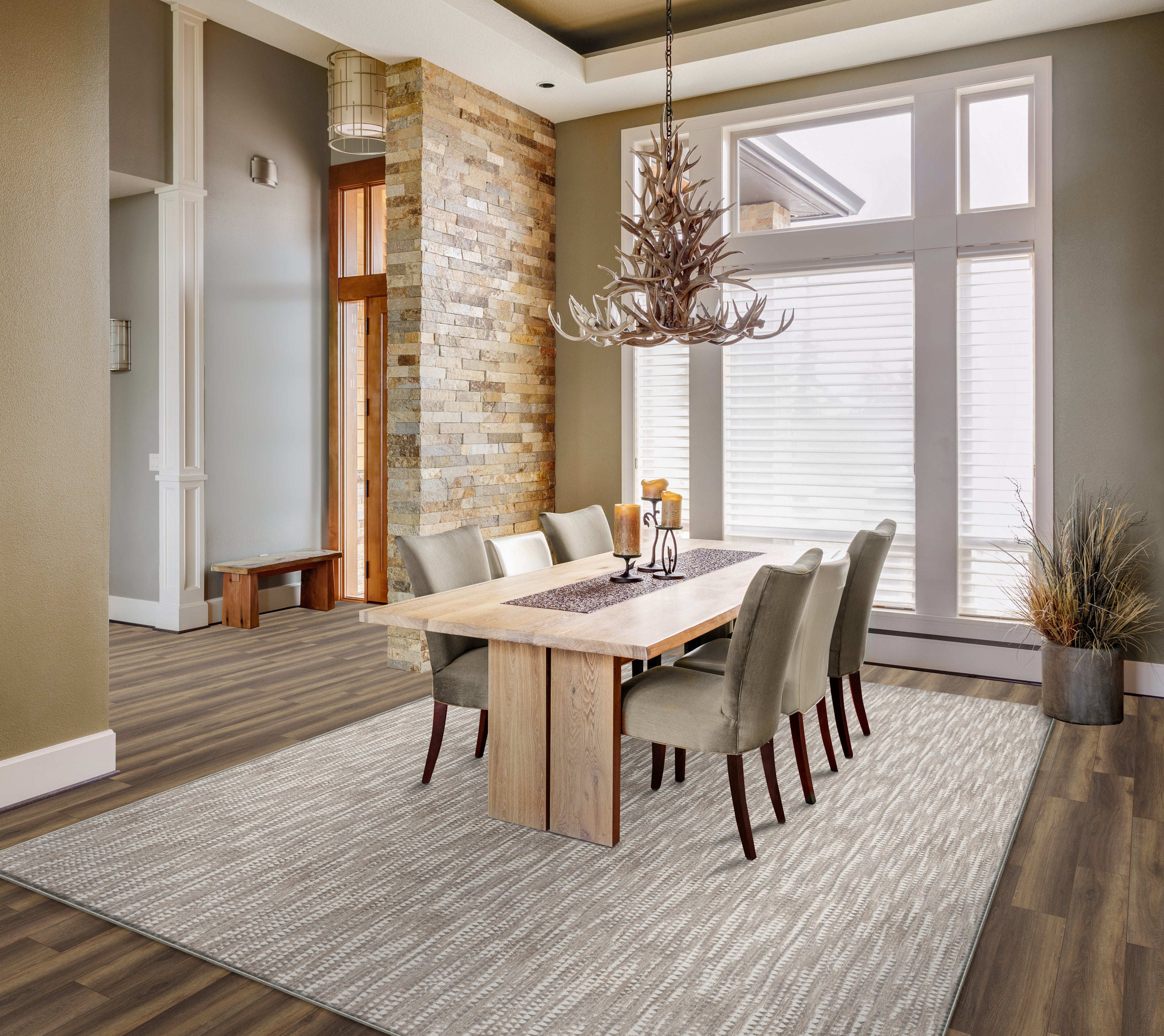 Custom Rugs, Runners & Rounds Giabella Chrome Lt. Grey - Grey Machine Made Rug