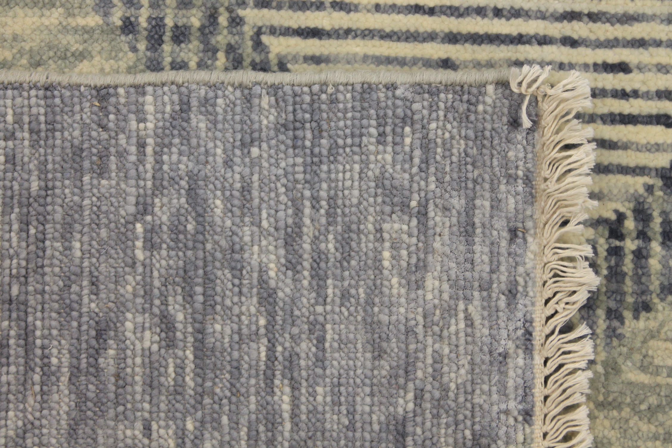 Contemporary Rugs & Transitional Rugs EDGE 027549 Lt. Grey - Grey Hand Knotted Rug