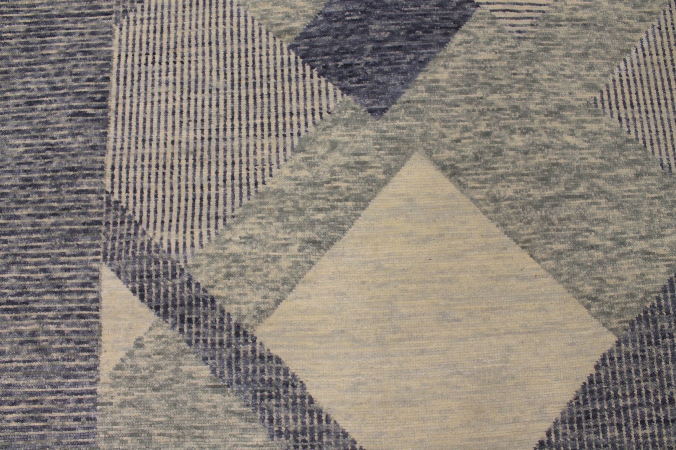 Contemporary & Transitional Rugs EDGE 027549 Lt. Grey - Grey Hand Knotted Rug