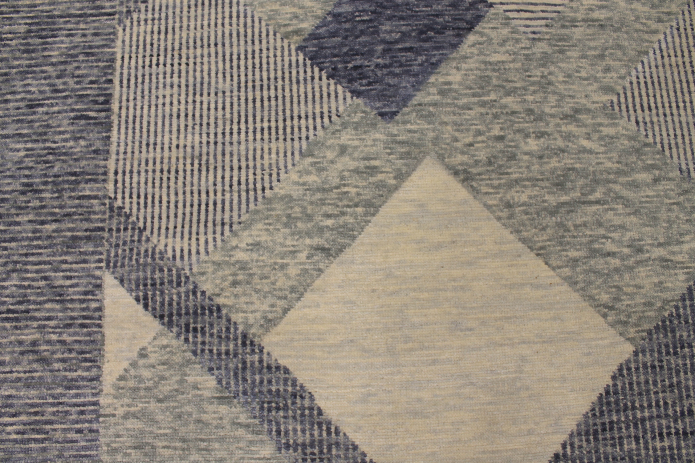 Contemporary Rugs & Transitional Rugs EDGE 027549 Lt. Grey - Grey Hand Knotted Rug
