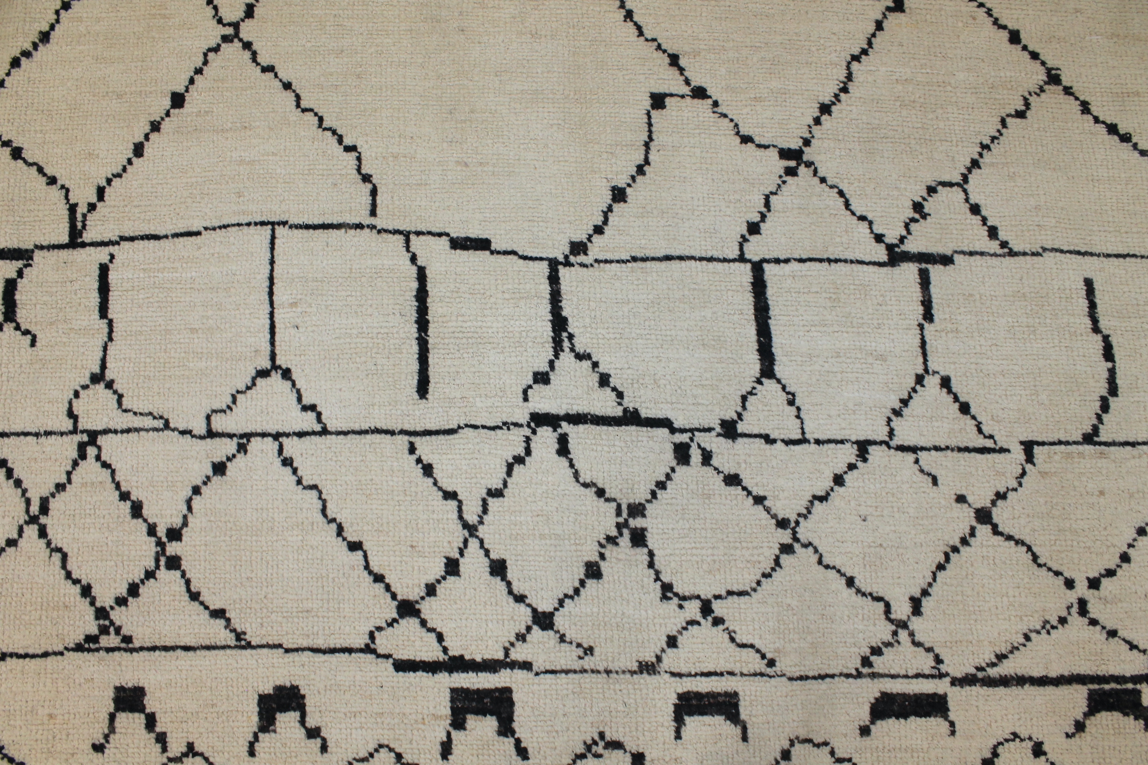 Casual Rugs & Solid Rugs MORROCAN 027206 Ivory - Beige & Black - Charcoal Hand Knotted Rug