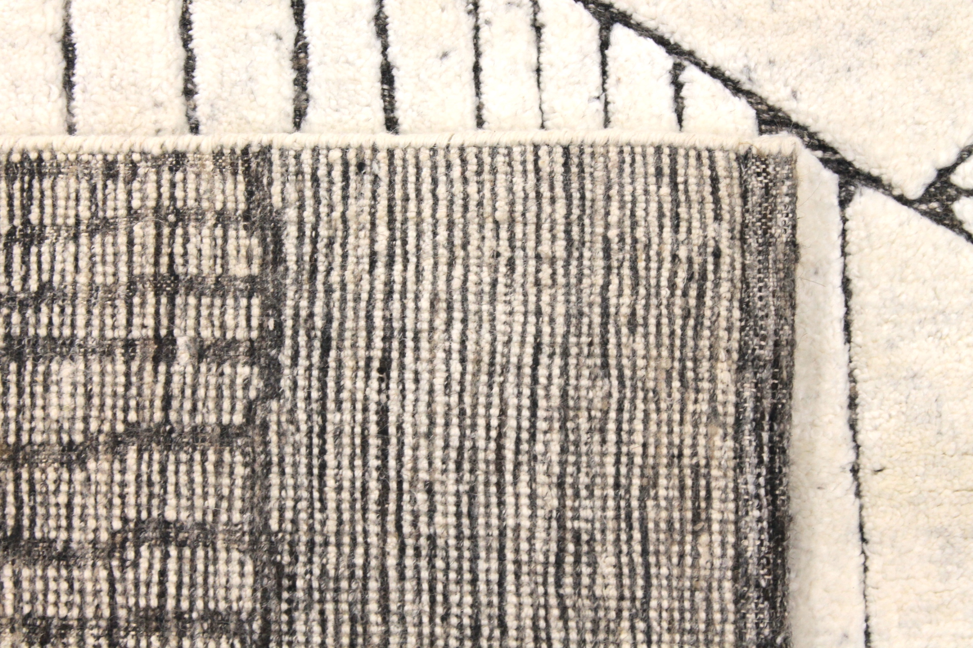 Casual Rugs & Solid Rugs Casbah 29607 Ivory - Beige & Black - Charcoal Hand Knotted Rug