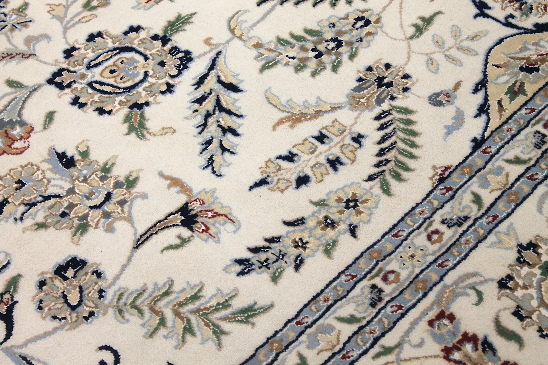 Traditional & Oriental Rugs Indian Nain 29408 Ivory - Beige Hand Knotted Rug