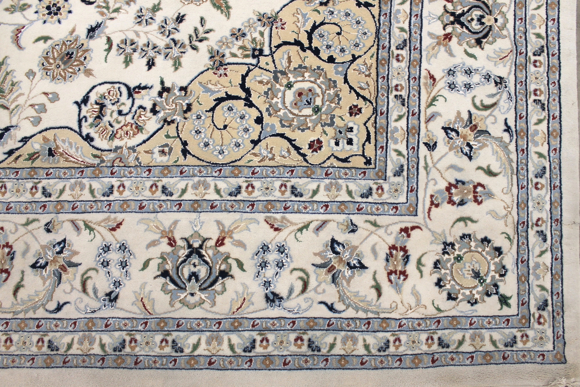 Traditional & Oriental Rugs Indian Nain 29408 Ivory - Beige Hand Knotted Rug
